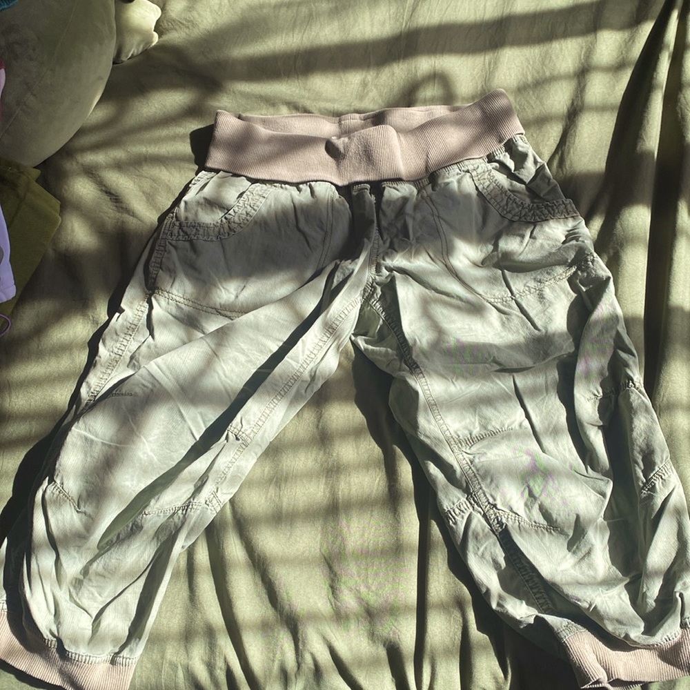 green capri cargo pants